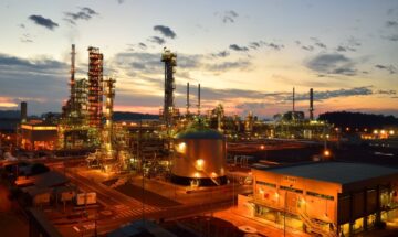 Bolsonaro reinicia processo de venda de três refinarias e prepara nova rodada de ataques contra a Petrobrás