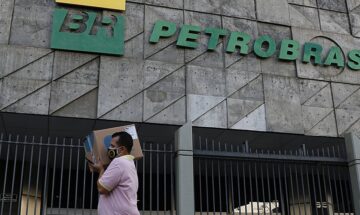 Petrobras corta investimento e vende patrimônio para fazer pagamento recorde a acionista