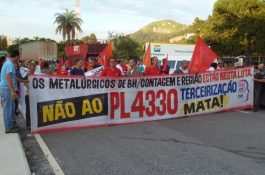 Centrais sindicais e movimentos sociais fazem ato na Grande BH