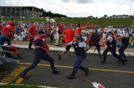 Policia do DF agride trabalhadores em ato contra PL 4330