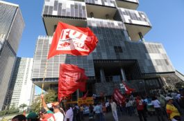 Em reunião com a Petrobrás, FUP cobra solução imediata para problemas no Benefício Farmácia