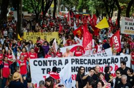 Ato contra o PL 4.330 leva milhares às ruas de Belo Horizonte