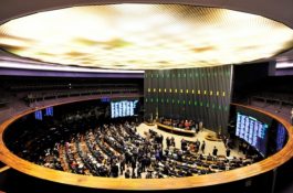 Confira os deputados que votam contra os direitos dos trabalhadores e das trabalhadoras