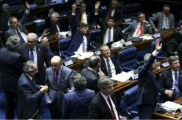Saiba quem são os senadores que votaram pelo fim dos direitos trabalhistas