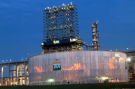 Parente quer entregar 30 áreas produtoras de petróleo em cinco estados