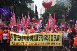 Ato contra privatizações leva milhares de pessoas ao centro do Rio
