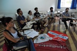 Diretor do Sindipetro/MG ministra aula em Universidade Popular