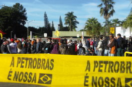 Petroleiros fazem grande ato no primeiro dia de greve em Minas