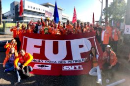 Petroleiros reafirmam compromisso de luta em defesa da democracia e liberdade de Lula