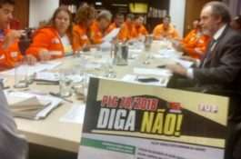 Brigada petroleira se mobiliza no Senado contra entrega do pré-sal