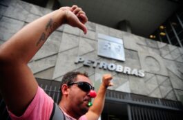 Petrobrás pagará dividendos bilionários para acionistas, às custas do povo brasileiro