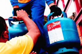 Sindipetro/MG doa 100 botijões de gás para comunidade de Betim