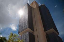 Servidores do Banco Central entregam cargos e anunciam mobilização