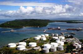 Refinaria privatizada decide exportar e deixa navios sem combustível na Bahia