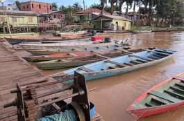 Entenda como o combustível caro estrangula a economia de ribeirinhos na Amazônia