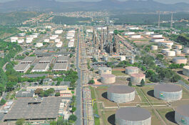 Sindicato cobra explicações sobre forte odor de gás da refinaria da Petrobrás, em Betim (MG)