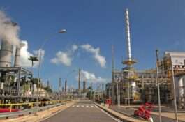 FUP e Sindipetro Bahia entram com mais uma ação na Justiça contra a privatização da RLAM