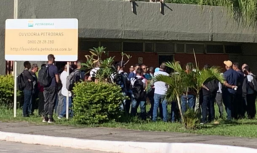 O Tempo: Petroleiros fazem paralisação em Betim contra privatizações na Petrobras
