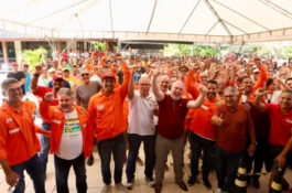 Petrobras fica na Bahia, garante presidente da estatal a trabalhadores