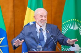 Lula assina medida para baratear conta de luz e beneficiar distribuição sustentável