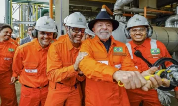 Lula visita descoberta de petróleo na Foz do Amazonas