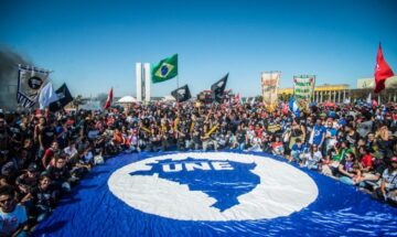 UNE vê ameaça à soberania nacional e aciona PGR contra Flávio Bolsonaro