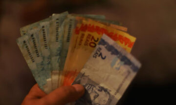 Economista da UFRJ alerta: plano de Flávio Bolsonaro levará o Brasil à recessão