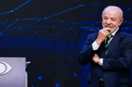 Lula abre o sigilo e desafia Flávio Bolsonaro a fazer o mesmo
